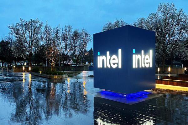 3 Tầm Nhìn Đối Lập cho Tương Lai Intel: IDM 2.0, Hiện Thực Tài Chính và Hợp tác Thực dụng